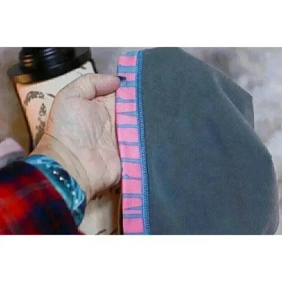 Girls Under Armour beanie hats (Lot of 2 hats) - Picture 10 of 13